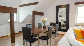 Lakefront Grand Residence - Image 4