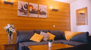 studio chic redécoré avec soin, idéal couples familles ou entre amis,parfait pour cure thermale ou séjour ski, wifi 180 chaines tv parking couvert - Image 3