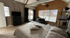 KIMZ Bed & Breakfast - Image 2