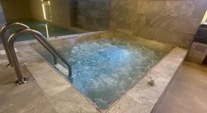 Luxury one bedroom apartment, high amenities - Image 5