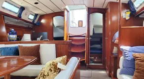 LUXURY YACHT STAY "White Dove" sleeps 6 - Image 2