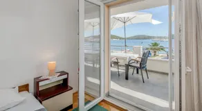 Seafront apartments Marija with terrace and mooring - Image 2