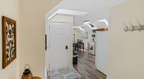 Beautiful updated 5 bedroom house Near Naval Base - Image 3