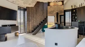 Off Tower Hotel - Image 2