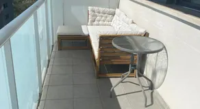 Quiet modern 2 bed apartment with Balcony, Pool and Free Parking - Image 3