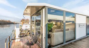 Charming Tiny Houseboat Escape Near Amsterdam by Weltevreden Experience - Image 5