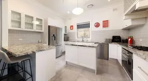 Central Entertainer's Paradise - Image 4
