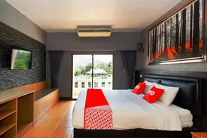 Highway Hotel - Image 2