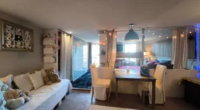 Love-room Discret 40 m2 Bormes les mimosas village avec Terrasse - Image 2