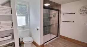 ⭐️ NOUVEAU! Maples Retreat • Lit king-size • 2 hectares • Capacité d'accueil de 10 - Image 5