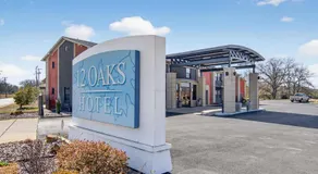 12 Oaks Hotel - Image 4