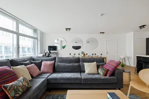 Spacious Antwerp Stay for 8 w/ Free Parking - Image 3