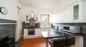 Orchar Park View - Stones Throw from The Beachfront - Image 2