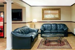 Super 8 by Wyndham Fenton/St Louis Area - Image 3