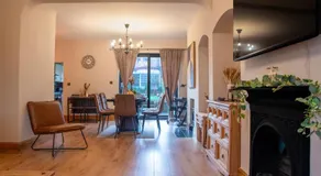 Exquisite Bolton House, Garden Living, Parking, Sleeps 7 - Image 3
