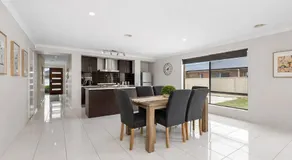 Chifley Place - Modern Comfort near Delacombe Town - Image 2