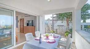 Apart-rent Casa Grecs 2029 con wifi, Smart TV, jardín y parking - Image 3