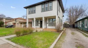 3BR Duplex - Walk to Bishop Arts - Fenced Yard - Image 3