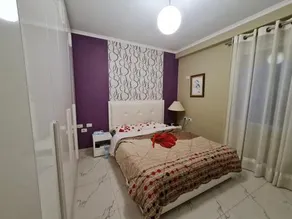Lake and Park View Apartment - Image 1