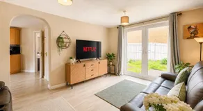 Spacious 2 Bedroom House in Bingley with Parking, Washer-Dryer, Big Fridge, Sleeps 5, Easy access to Saltaire, Bradford, Haworth, Ilkley, Leeds - Image 2