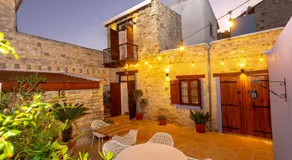 Kozakos Luxury House - Image 3
