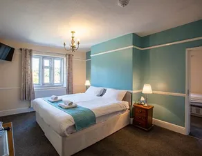 The Beacon & Railway Hotel - Image 2