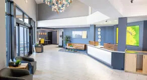 Creekside Hotel & Suites - Image 3
