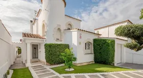 Welcoming villa in Empuriabrava with private pool - Image 5