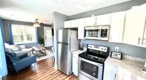 Stylish Cozy Tree House Pet Friendly!!! - Image 2