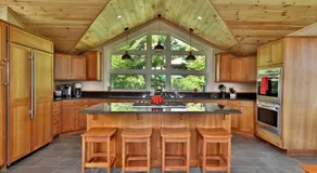 Vistas 92 - 4-Bedroom Luxury Ski On Ski Off Home with Hot Tub, Views, Amenity Center - Image 4