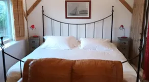 4 Kingsize Beds Ensuite - Sleeps 8-10 - Rural Contemporary Oak Framed House - Image 2