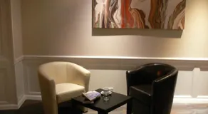 The Home Arms Guesthouse - Image 4