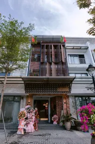 S Gallery Apartment - Image 4
