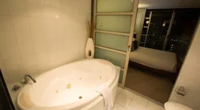 Embassy 2br free parking - Image 5