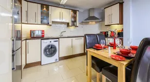 Henry Court Townhouse - Image 4