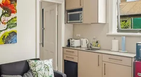 Charming 1 bedroom, park adjacent. city 5 minutes - Image 2