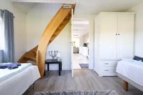 8 Beds • Workers Dream Home • Free Parking • Wifi - Image 2