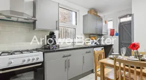 East LDN Guest Rooms and Amenities - Image 3
