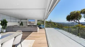 Costal Three-Storey Home with Panoramic Sea Views - Image 5