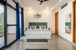 Nirvana By Nest Kasauli 2 BHK Luxury Apartment Rooftop Cafe Free Parking - Image 4