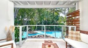 Luxury 2 Bed Palm Cove Unit, Pool & Partial Ocean View from 2nd Floor - Image 2