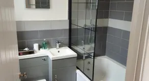 1 Bedroom House with Garden and off road private parking - Image 2