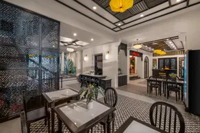 Old Town Hotel - 6 minute walk to the Japanese Bridge - Image 3