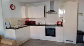 Luxury 2-Bed Flat Central Ipswich Parking - Image 4