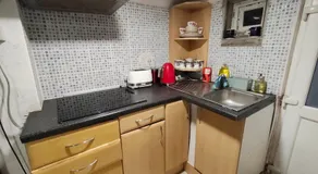 Lower ground floor Studio in Stockport - Image 5