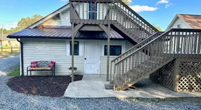 Snug Studio Retreat- Near to Aviation museum and Highway - Image 5