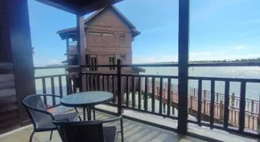 Newly Renovated Studio w Seaview Balcony - Image 5