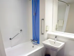 Travelodge Milton Keynes Central - Image 5