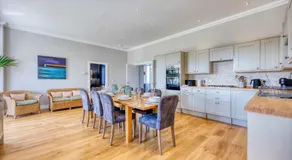 Stunning 4 Bedroom Farmhouse - Image 4