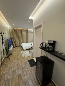 Luxury Modern Studio with Self-Entry - Image 4